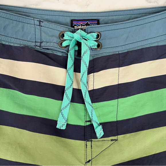 Boy's Patagonia Wavefarer Boardshorts Striped UPF 50 Size 16 - Picture 6 of 13